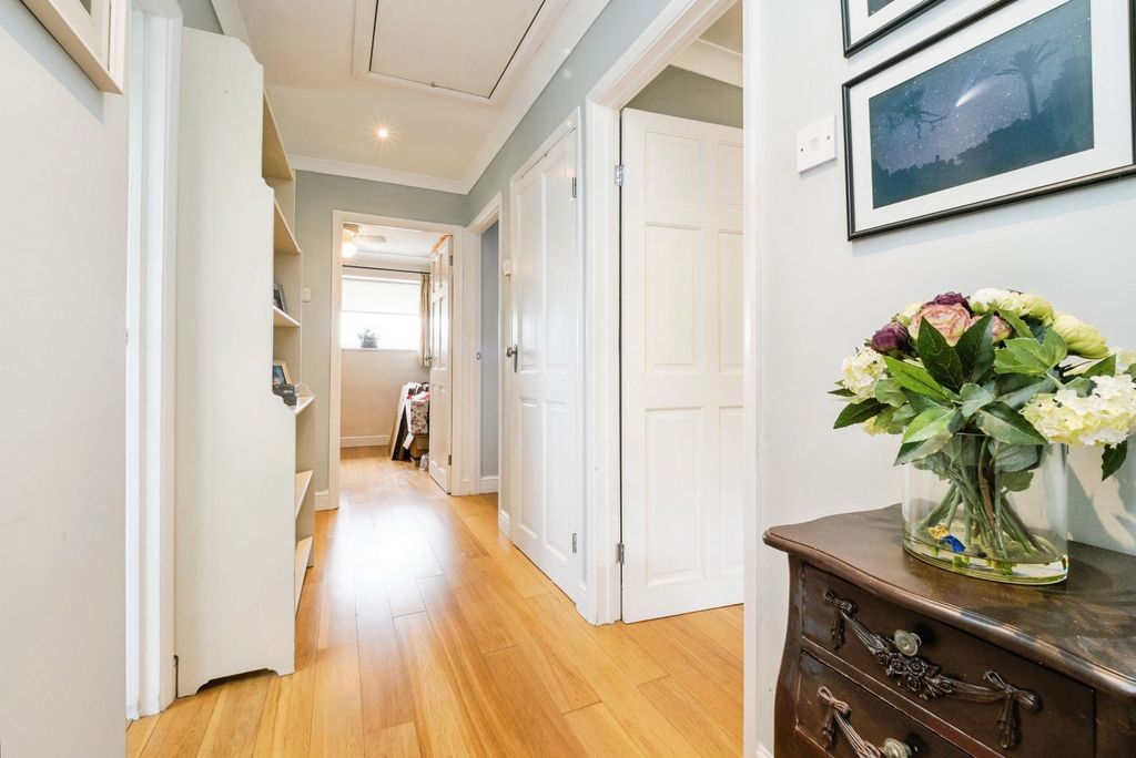 Additional image 9 of 2 bed maisonette for saleHurstlands Close, Hornchurch RM11