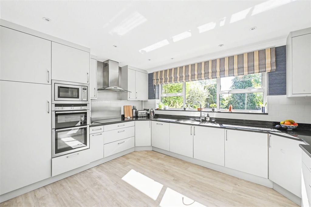 Additional image 2 of 5 bed detached house for saleThe Uplands, Harpenden AL5