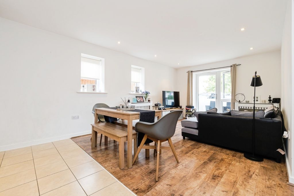 Additional image 14 of 2 bed flat for saleDunningford Close, Hornchurch RM12