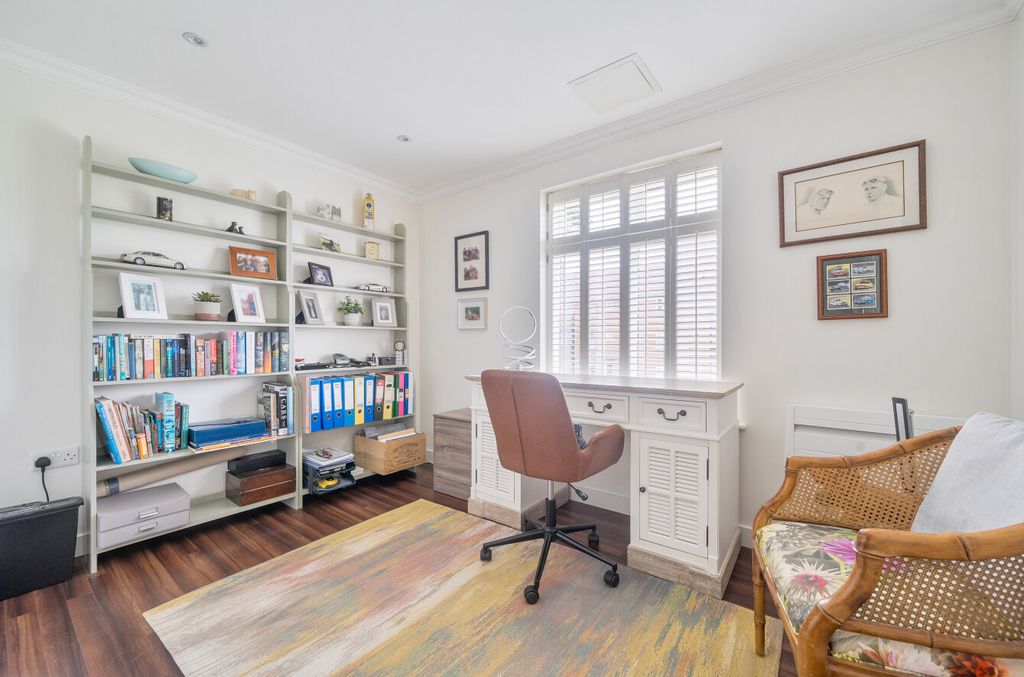 Additional image 9 of 2 bed flat for saleHindhead, Surrey GU26