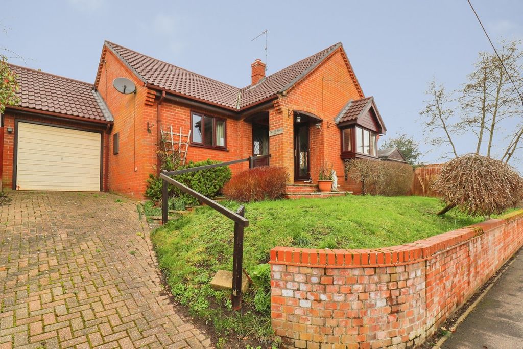 2 bed detached bungalow for saleRedenhall Road, Harleston IP20