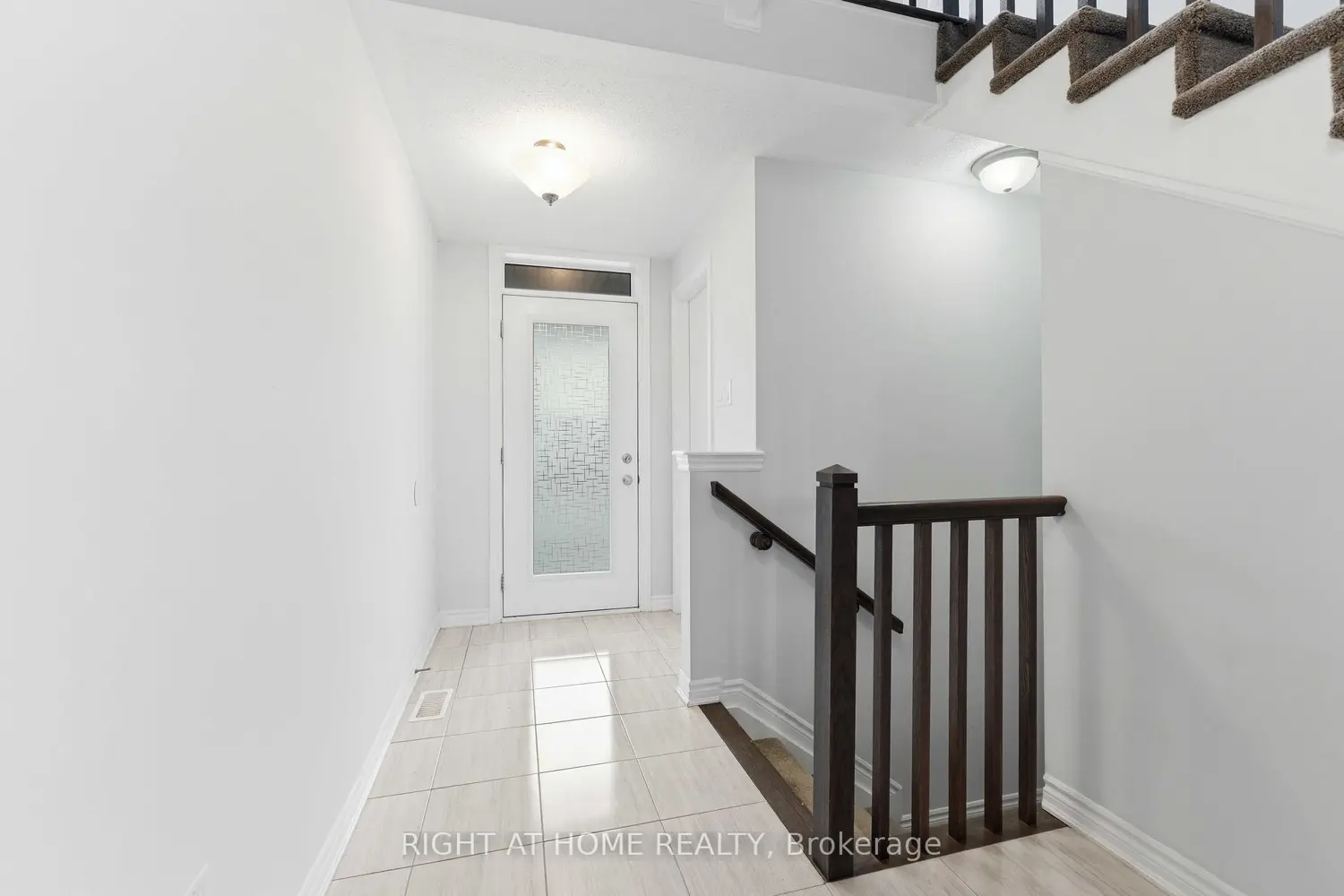 404 Edgevalley Court photo 3