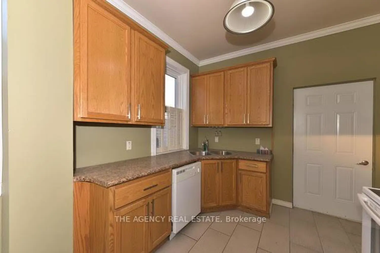 870 Queens Avenue photo 5