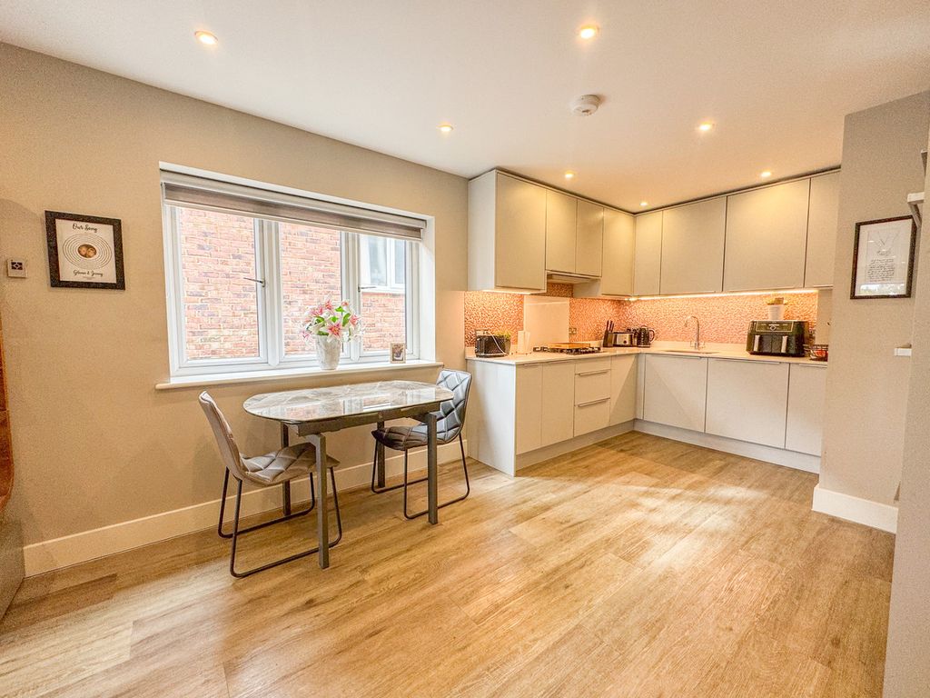 Additional image 7 of 2 bed flat for saleThe Swans, Ferry Road, Hullbridge SS5