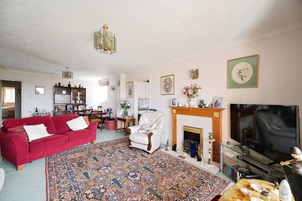 Additional image 16 of 3 bed flat for saleSea Front, Hayling Island, Hampshire PO11