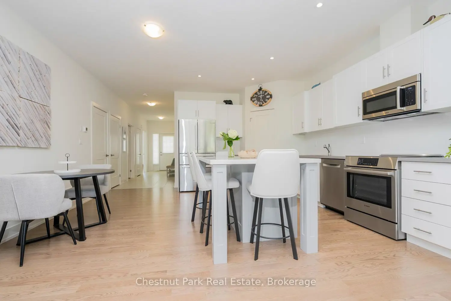 161 Hawthorn Crescent photo 4