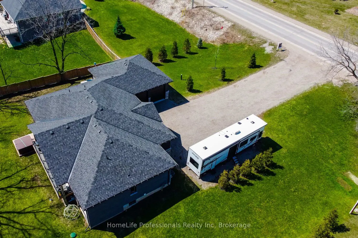 1266 Colborne Street photo 3