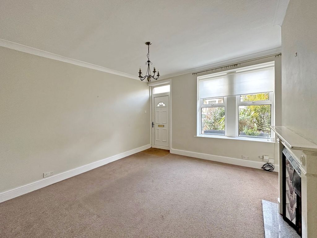 3 bed terraced house for saleStonefall Avenue, Harrogate HG2 photo 5