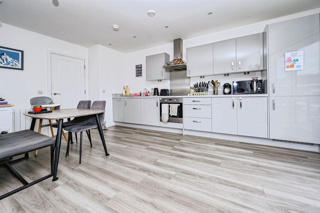 Additional image 15 of 2 bed flat for saleFrogmore Road, Hemel Hempstead HP3