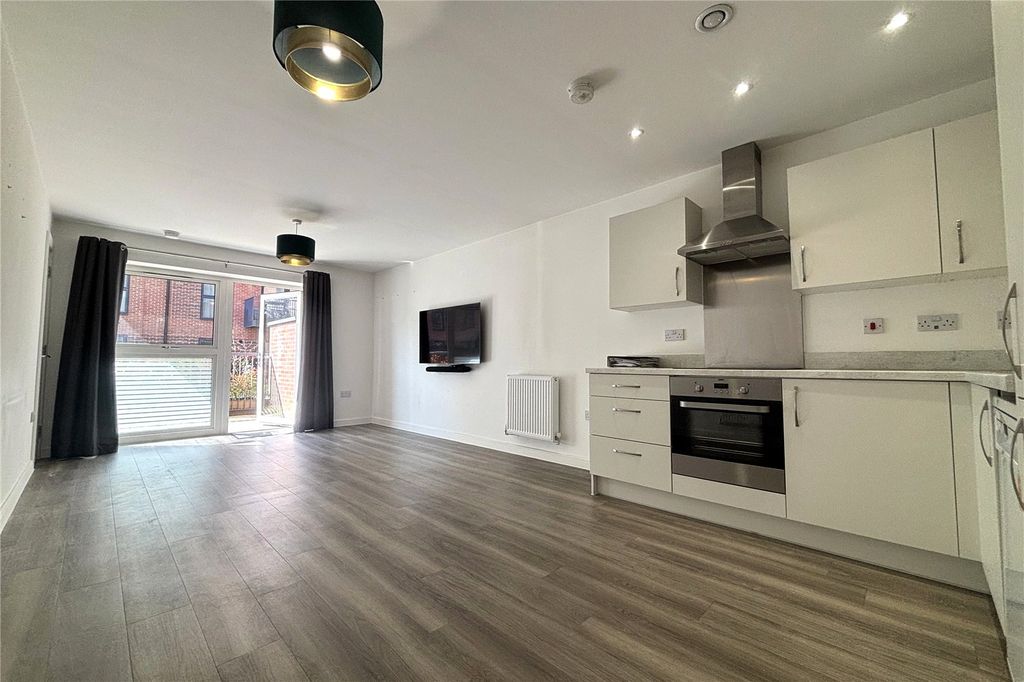 Additional image 2 of 1 bed flat for saleStation Road, Hook, Hampshire RG27