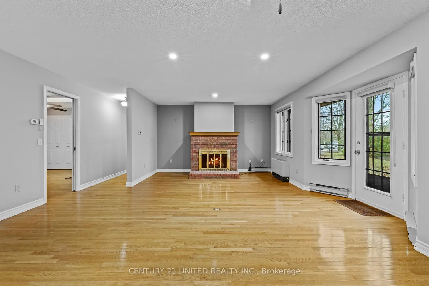 660 Whitaker Street 3 photo 3