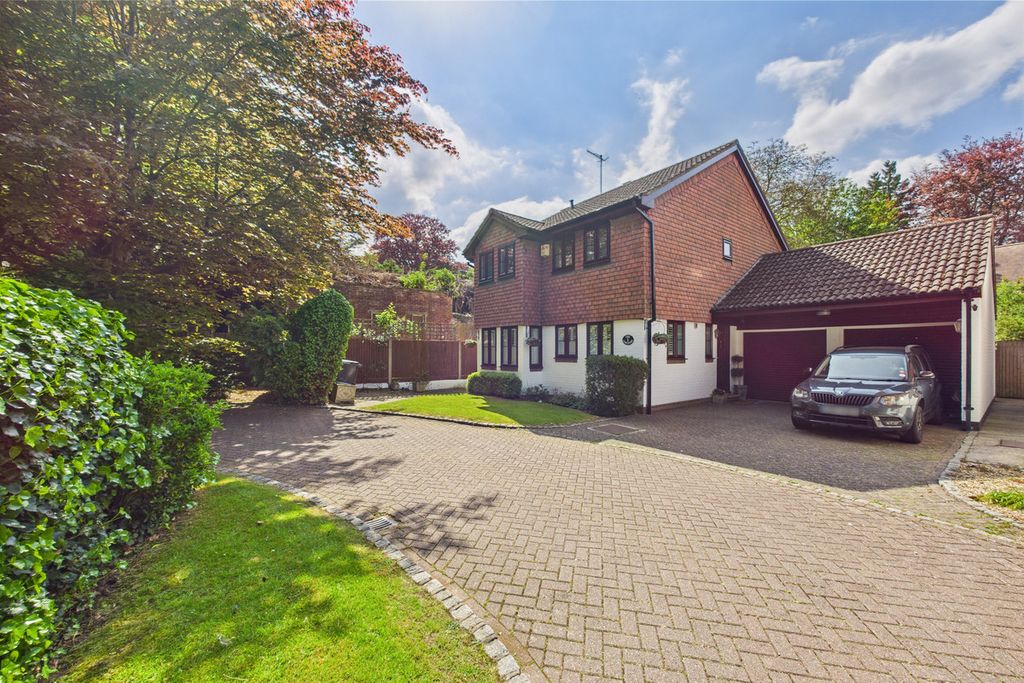 4 bed detached house for saleThe Conifers Box Lane, Felden HP3