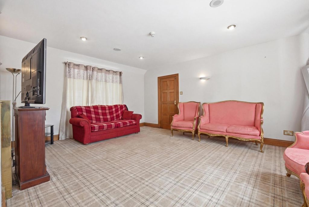 Additional image 17 of 6 bed detached house for saleWest Common Close, Harpenden AL5