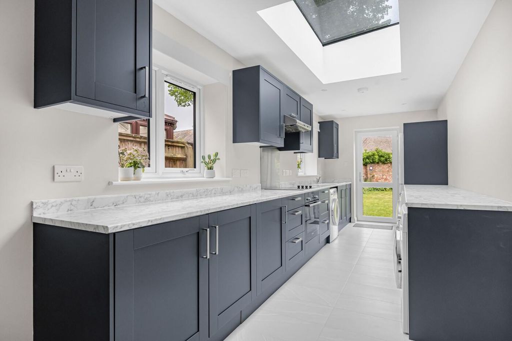 Additional image 2 of 5 bed detached house for salePearces Orchard, Henley-On-Thames RG9