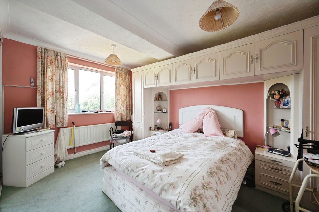 Additional image 5 of 3 bed flat for saleSea Front, Hayling Island, Hampshire PO11