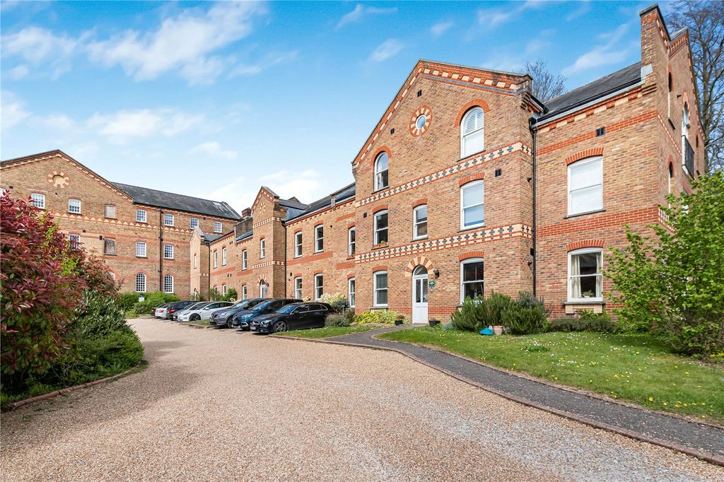 2 bed flat for saleSouthdowns Park, Haywards Heath, West Sussex RH16