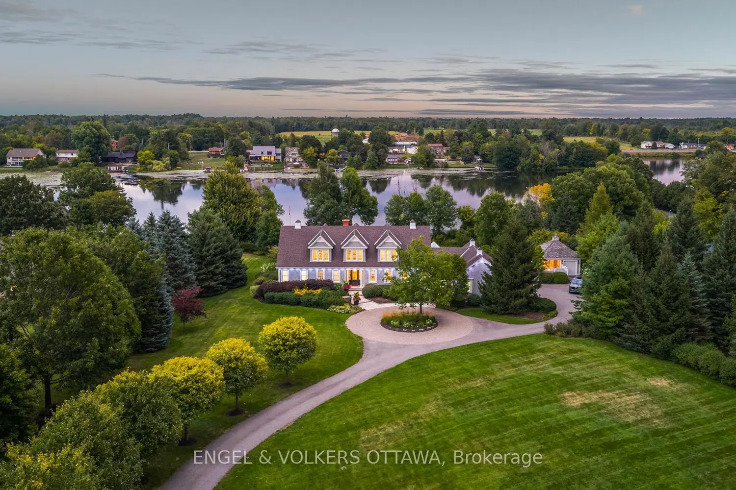 6029 Rideau Valley Drive