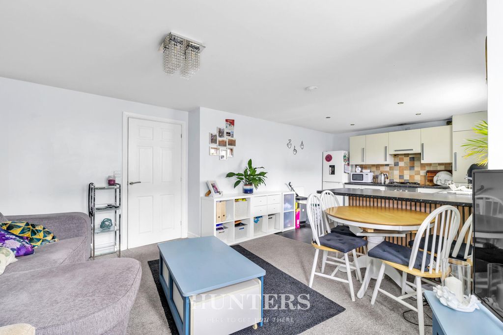 2 bed flat for saleThe Oaklands, Castleton, Rochdale OL11 photo 3