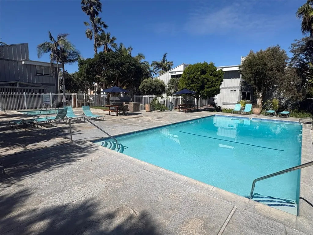 16982 Pacific Coast Hwy, Huntington Beach, CA 92649