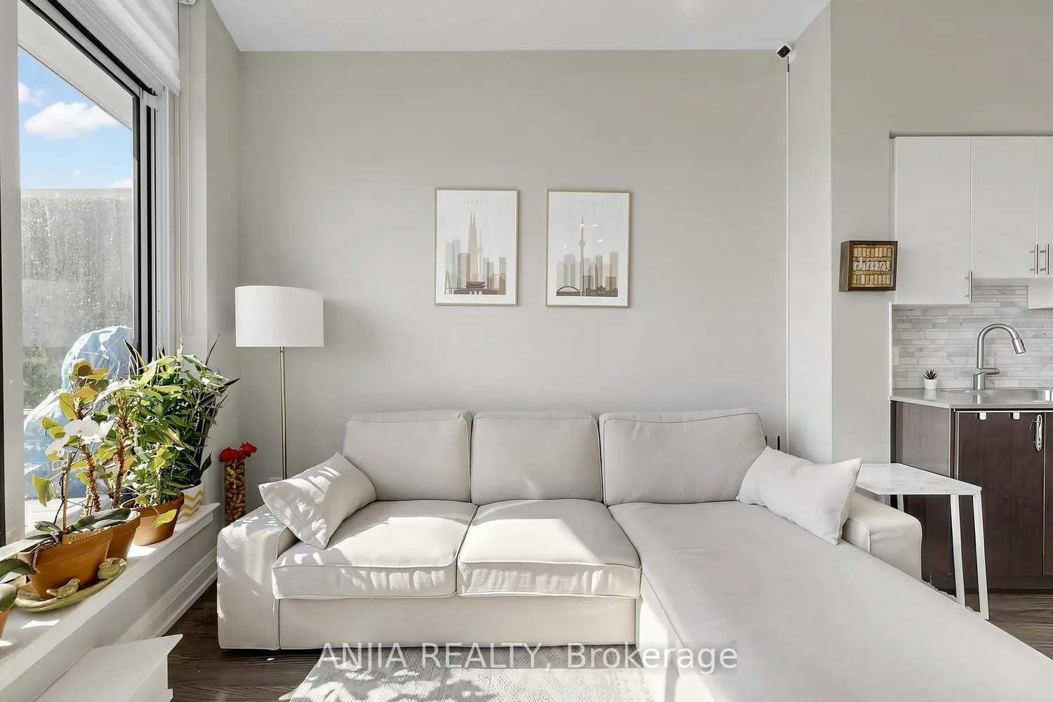 7161 Yonge Street 331