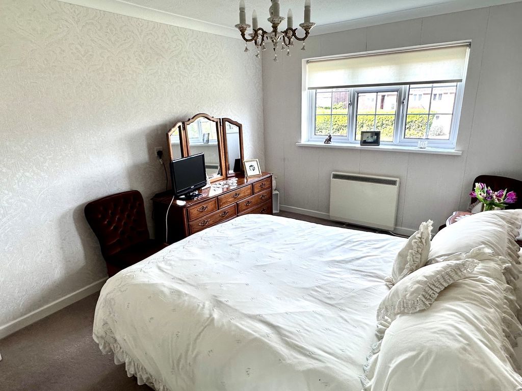 Additional image 11 of 2 bed flat for sale44 Mark Anthony Court, Hayling Island PO11