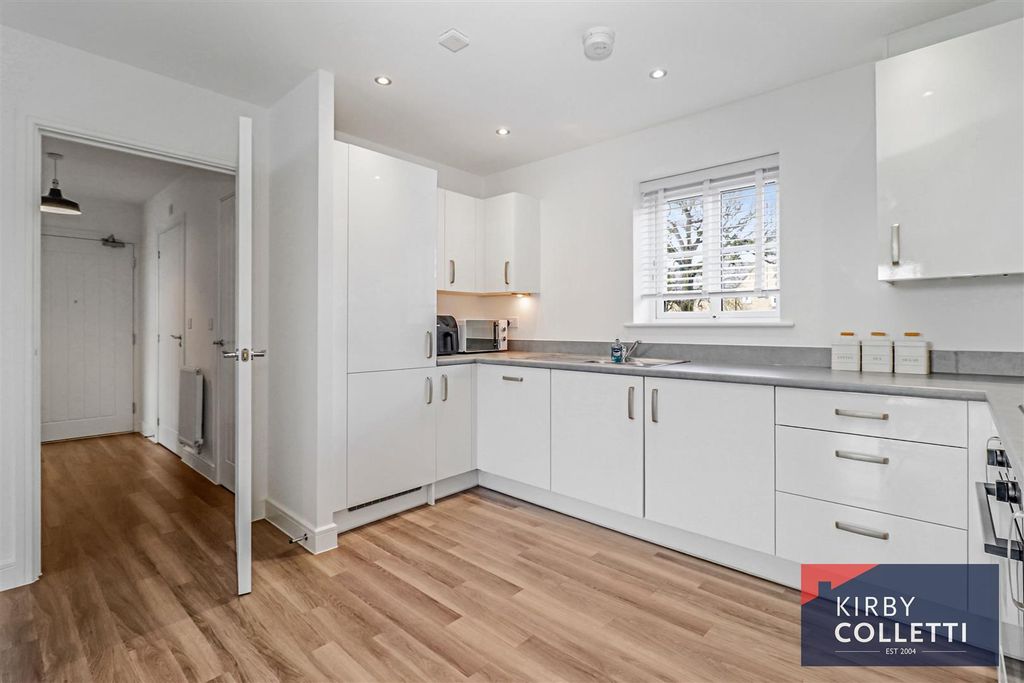 Additional image 8 of 2 bed flat for saleSchofield Way, Hoddesdon EN11