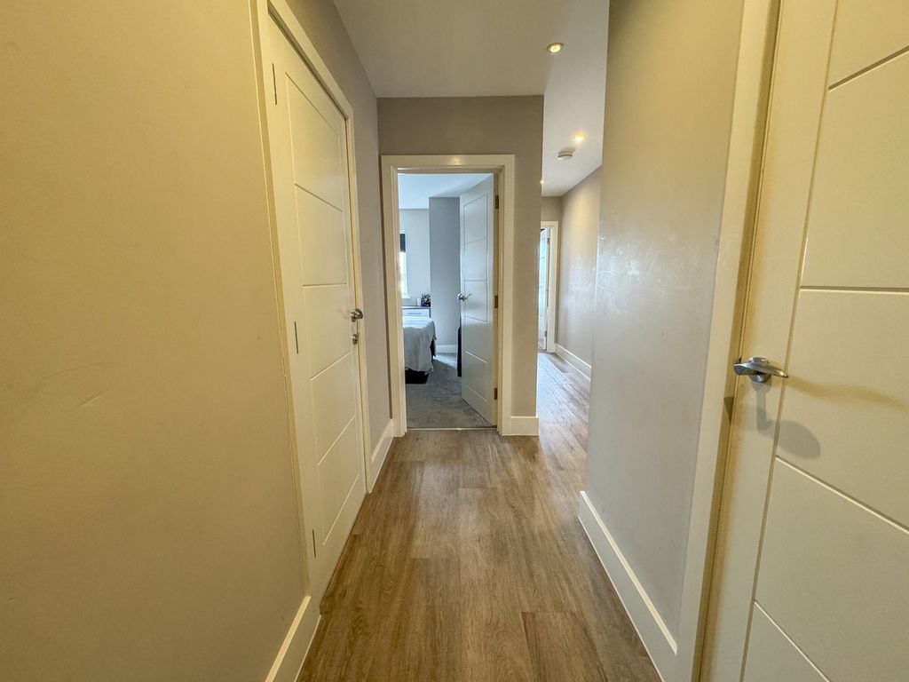 Additional image 16 of 2 bed flat for saleThe Swans, Ferry Road, Hullbridge SS5