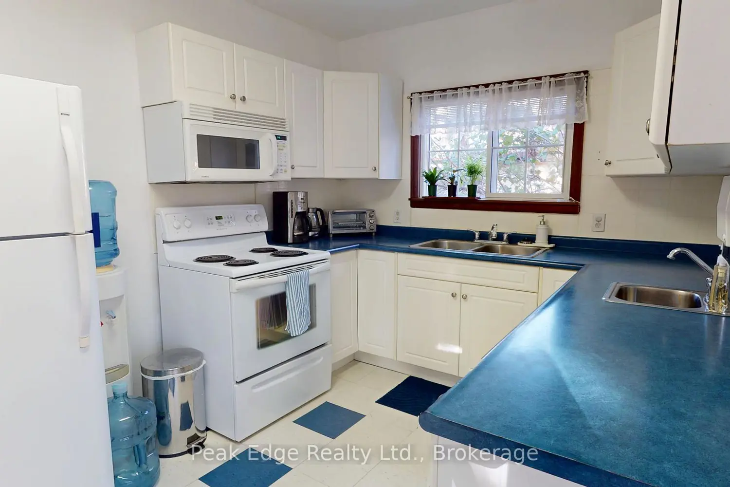 477 12Th Avenue photo 2