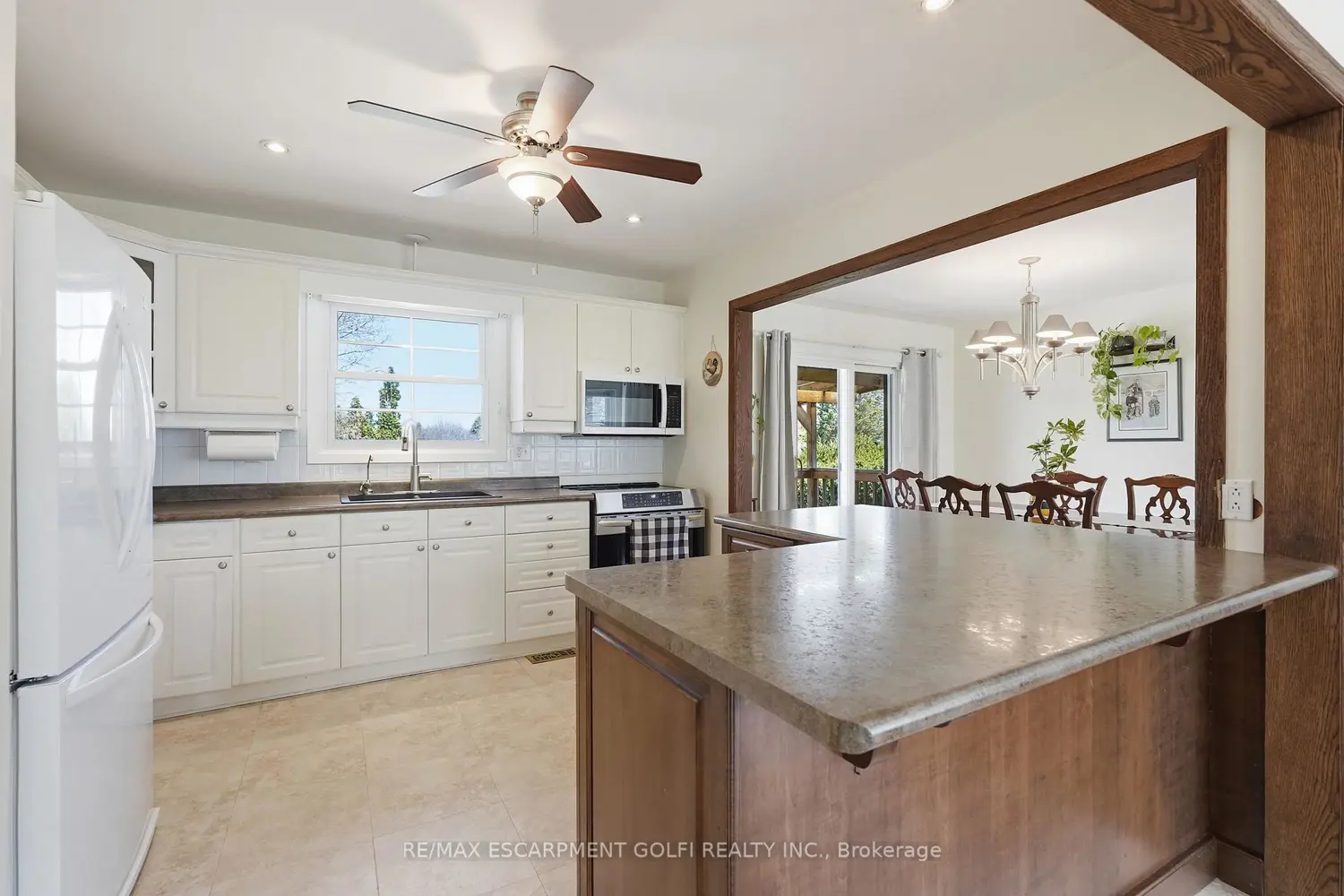 55 Berkley Crescent photo 5