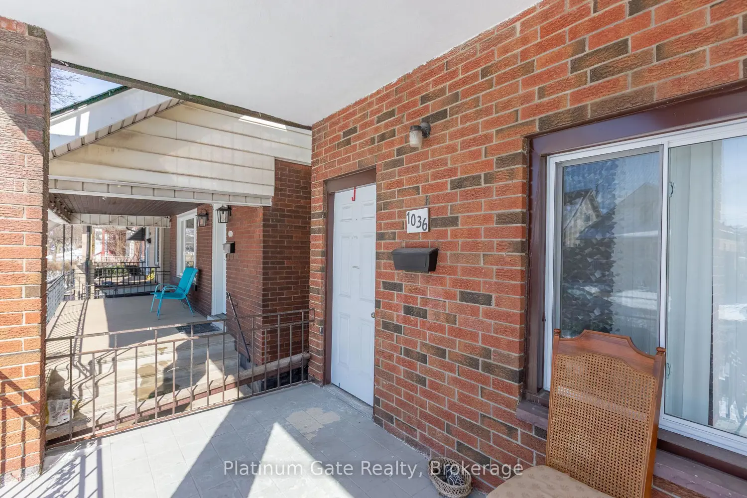 1036 - 40 Gladstone Avenue photo 4