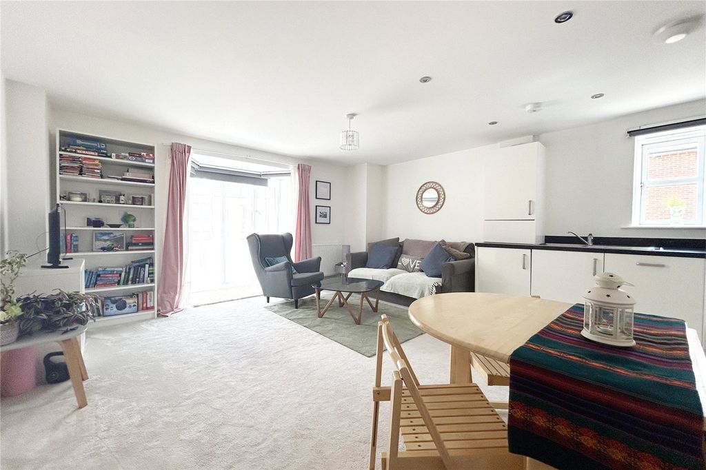 Additional image 2 of 2 bed flat for saleCarter Court, Hook, Hampshire RG27