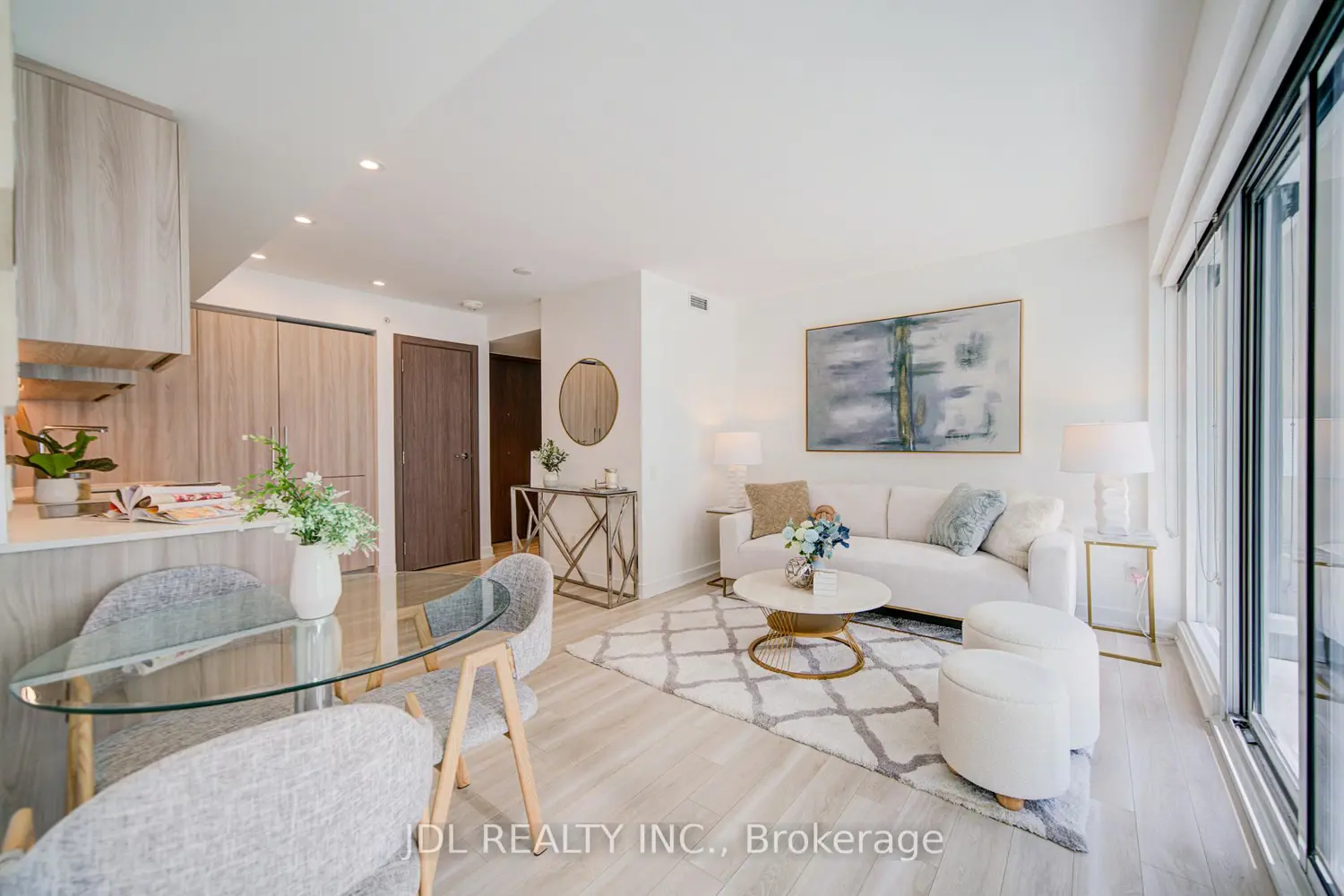 17 Bathurst Street 902