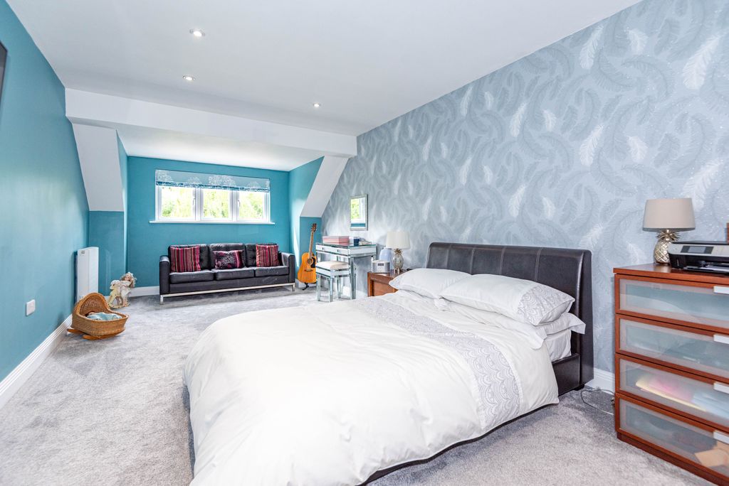 Additional image 20 of 4 bed detached house for saleAvenue Road, Dobbs Weir, Hoddesdon EN11