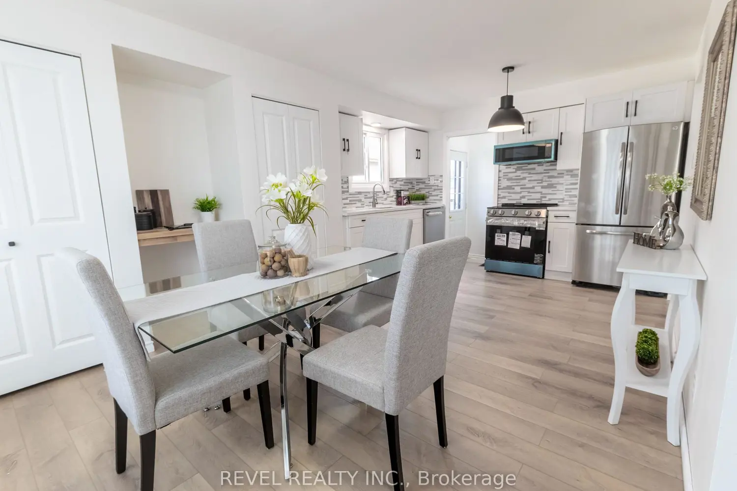 136 Lacey Crescent photo 2