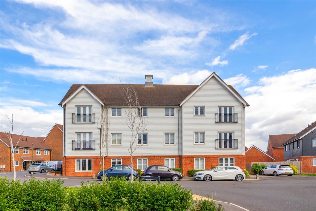 2 bed flat for saleBrocklehurst Way, Horley RH6