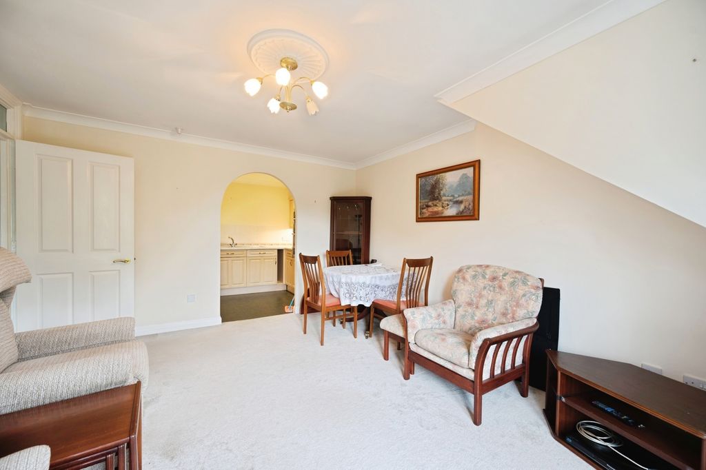 Additional image 12 of 2 bed flat for saleSea Front, Hayling Island, Hampshire PO11