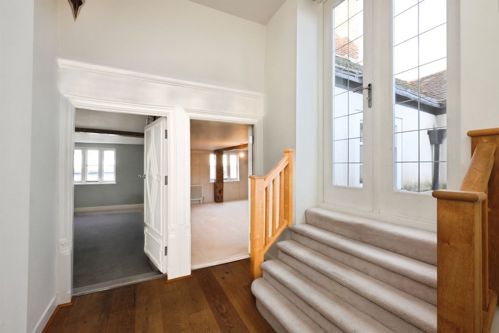 Additional image 8 of 2 bed flat for saleHigh Street, Hoddesdon EN11