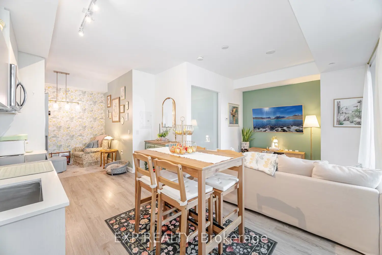 25 Neighbourhood Lane 812