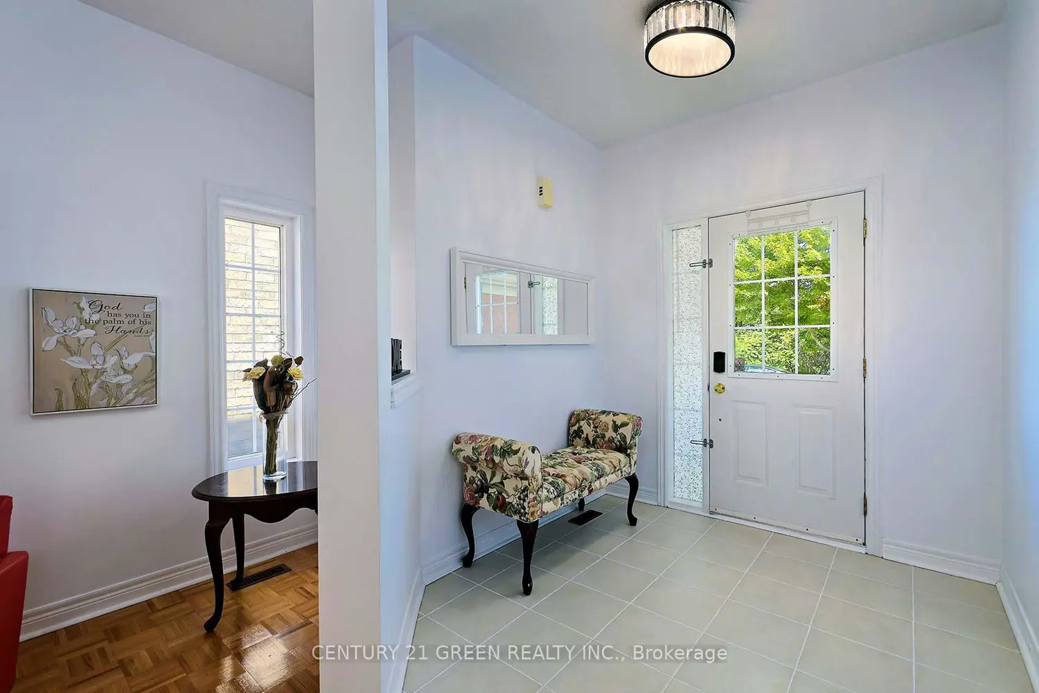 8 Lampman Drive photo 2