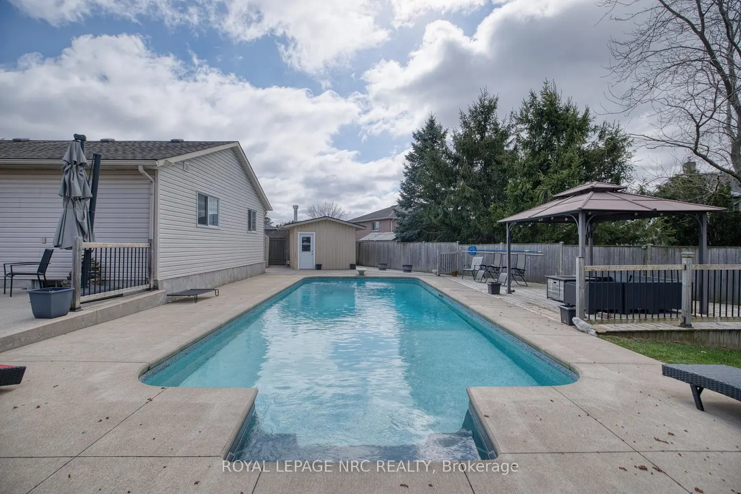 16 Leonard Drive photo 5