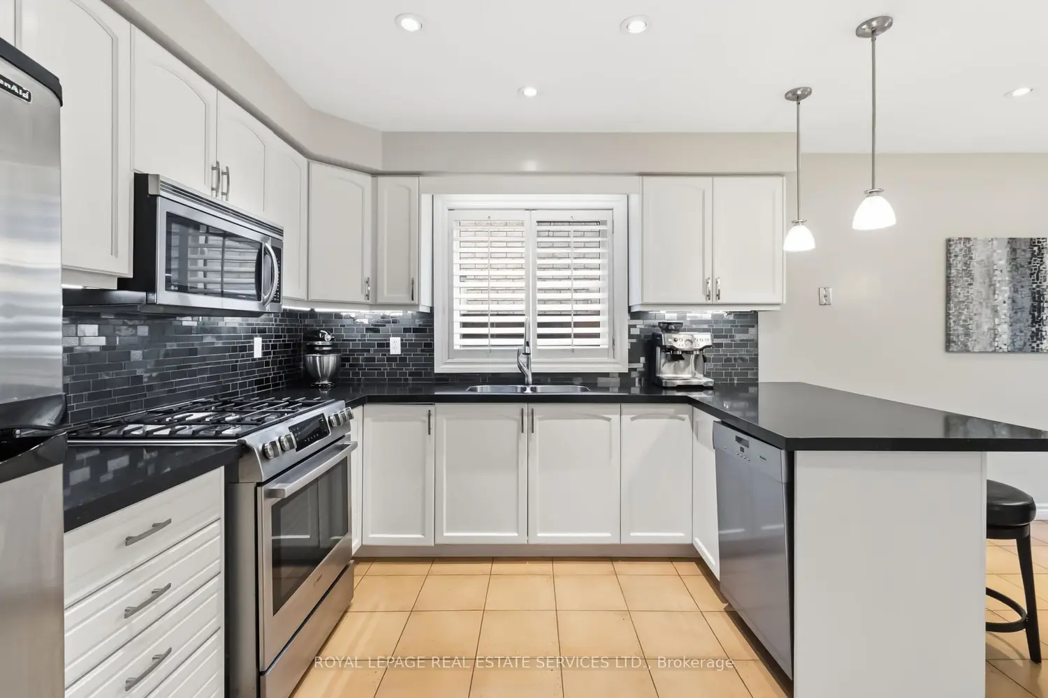 2208 Brays Lane photo 4