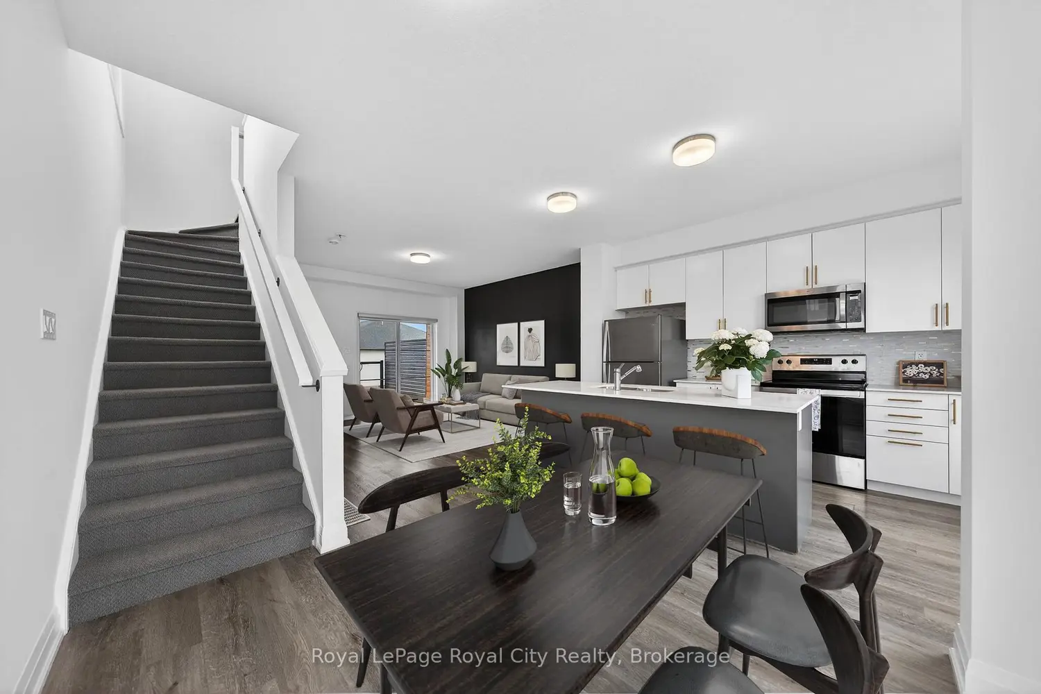 150 Huron Street 1 photo 4