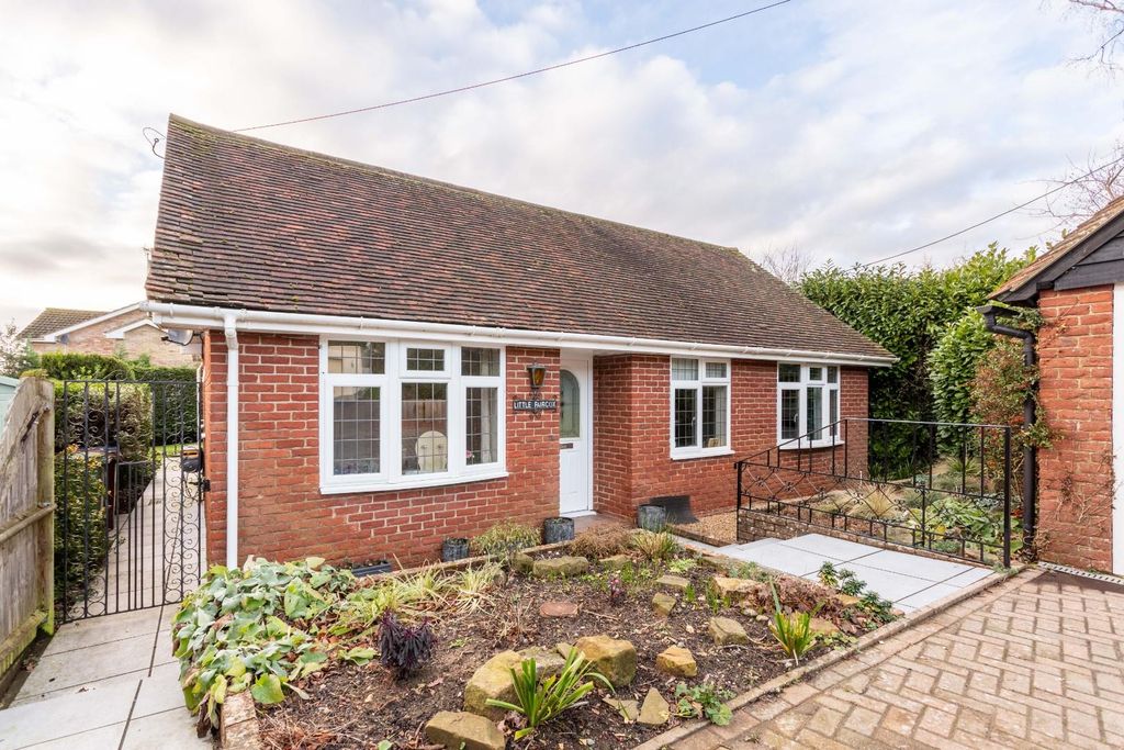 3 bed detached bungalow for saleFaircox Lane, Henfield BN5