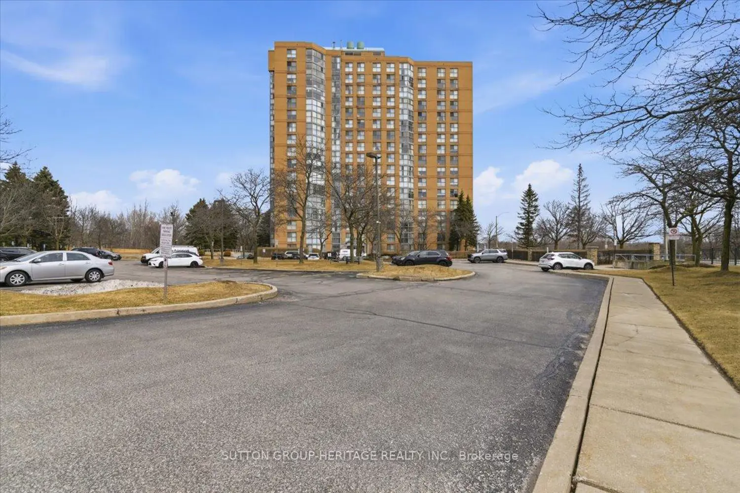 90 Dale Avenue 1705 photo 2