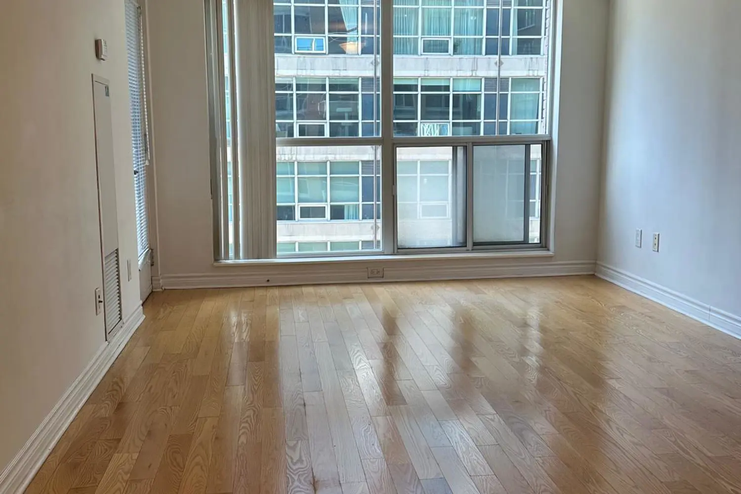 270 Wellington Street 618 photo 4