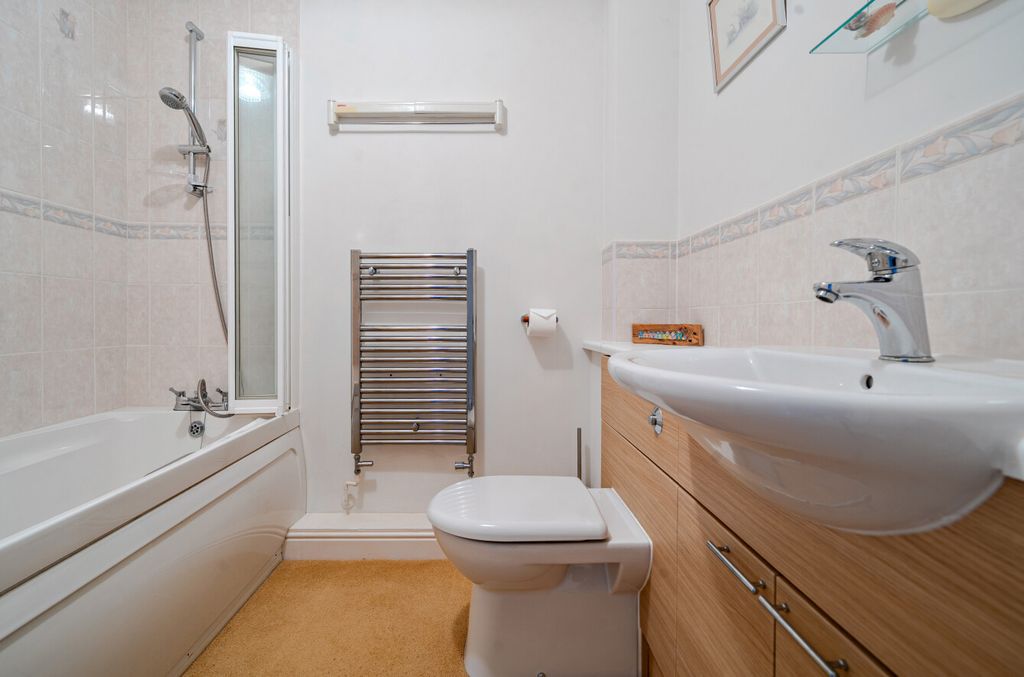 Additional image 12 of 3 bed flat for saleSea Front, Hayling Island, Hampshire PO11