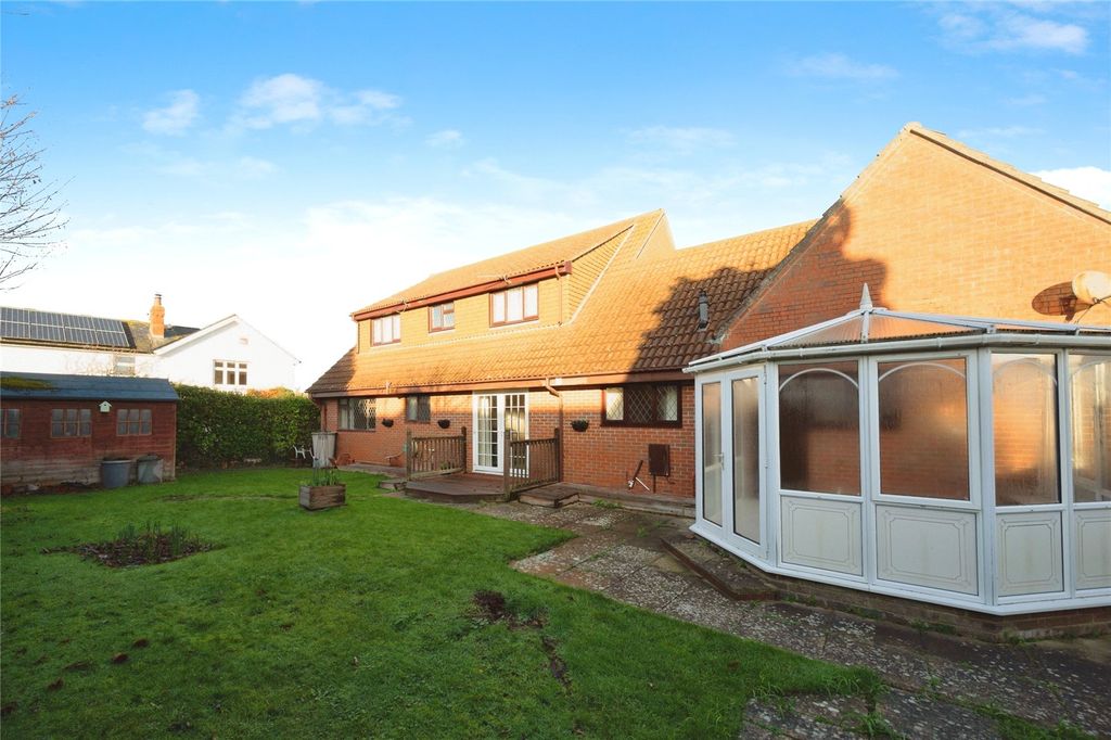 Additional image 6 of 4 bed detached house for saleMarine Walk, Hayling Island, Hampshire PO11