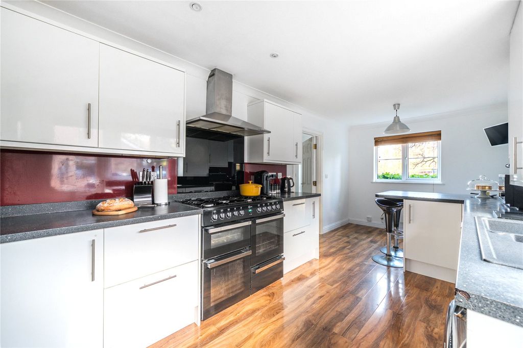 Additional image 3 of 5 bed semi-detached house for saleKingsbridge End, Hook, Hampshire RG27