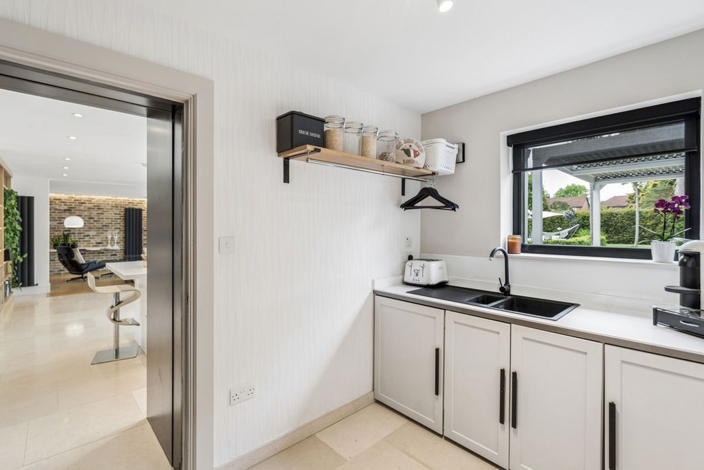 Additional image 10 of 4 bed detached house for saleSt. Davids Close, Hemel Hempstead HP3