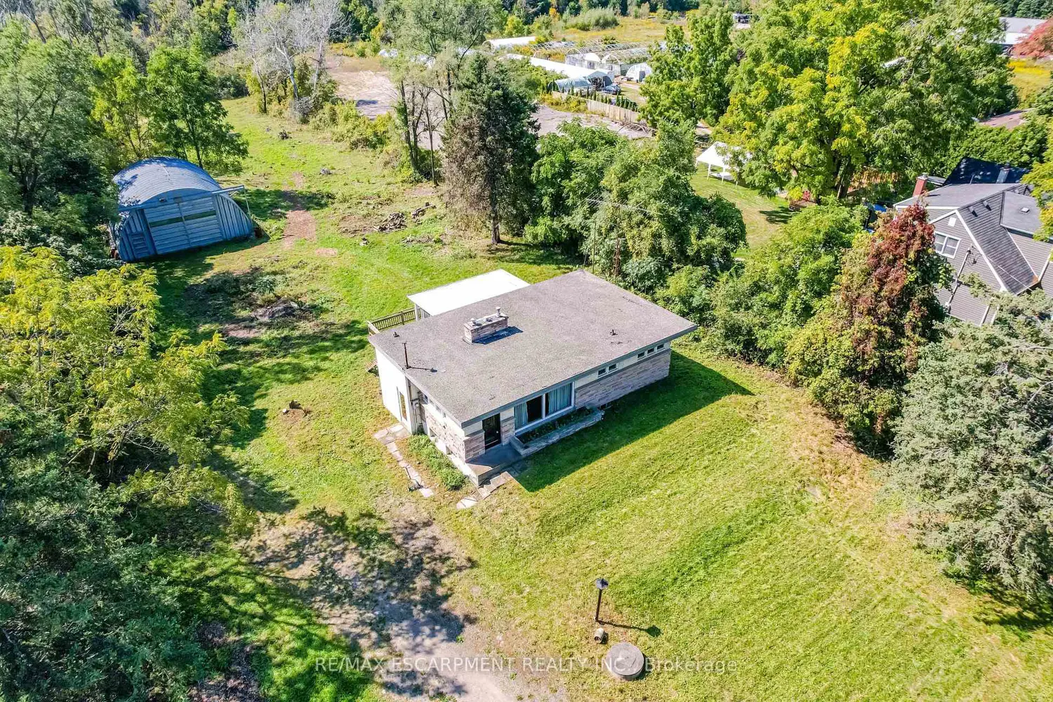 623 Robson Road photo 4